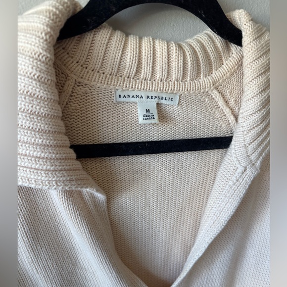 Banana Republic Cream V-Neck Sweater - Picture 2 of 4